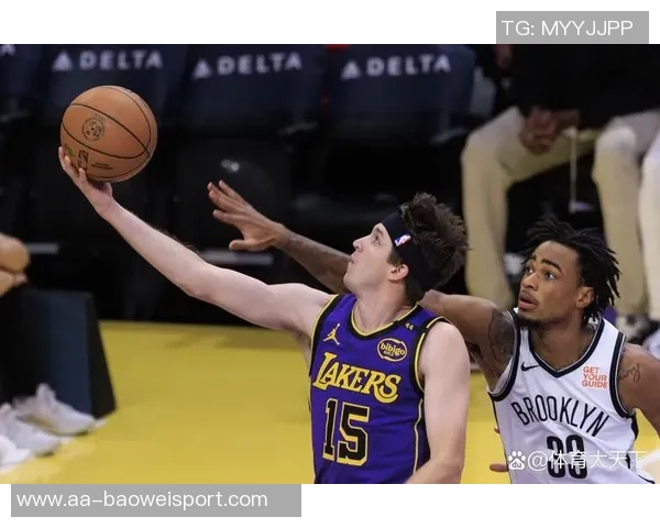 克拉克斯顿表现出色14投8中砍下21分8篮板4助攻2抢断2盖帽