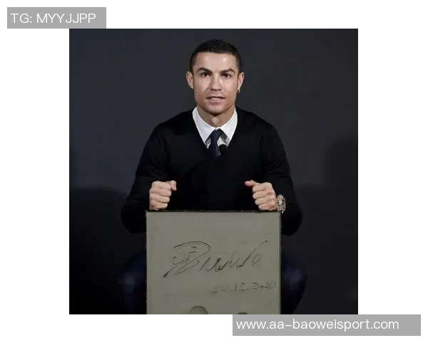 C罗荣获葡萄牙环球声望奖在社交媒体分享喜悦时刻